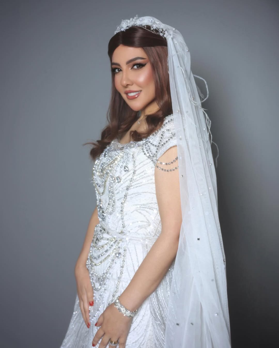 مي كساب بفستان زفاف