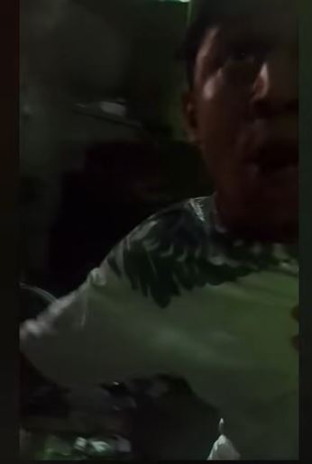 لحظة التعدي علي الشاب