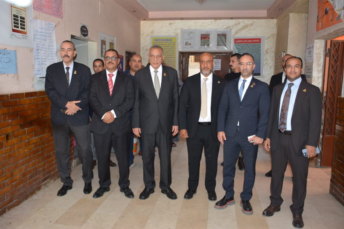 قيادات حزب الجبهة يدلون بأصواتهم في انتخابات الشيوخ بالجيزة