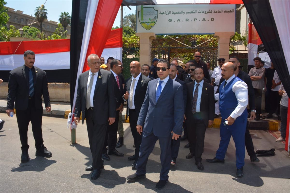 قيادات حزب الجبهة يدلون بأصواتهم في انتخابات الشيوخ بالجيزة