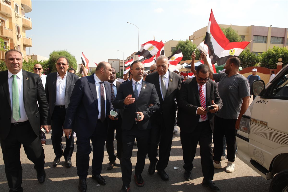 قيادات حزب الجبهة يدلون بأصواتهم في انتخابات الشيوخ بالجيزة