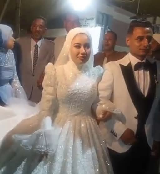بالطبل والمزمار.. زفاف عروسان أمام لجنة بالفيوم في إنتخابات مجلس الشيوخ