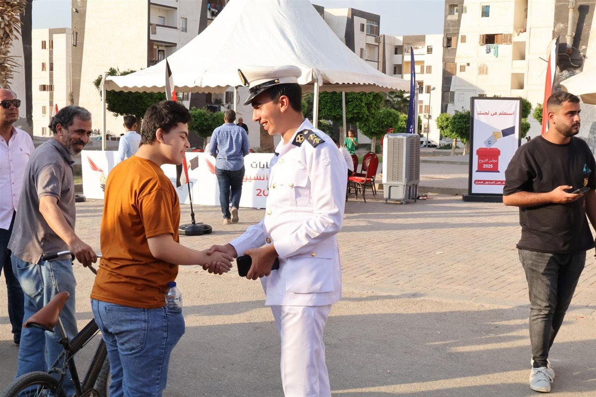 مساعدة شخص من ذوي الهمم 