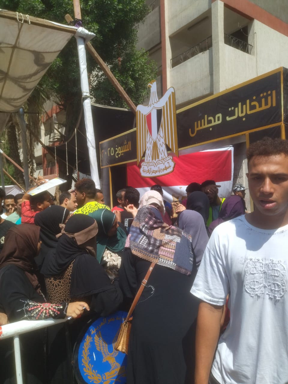 توافد المواطنين