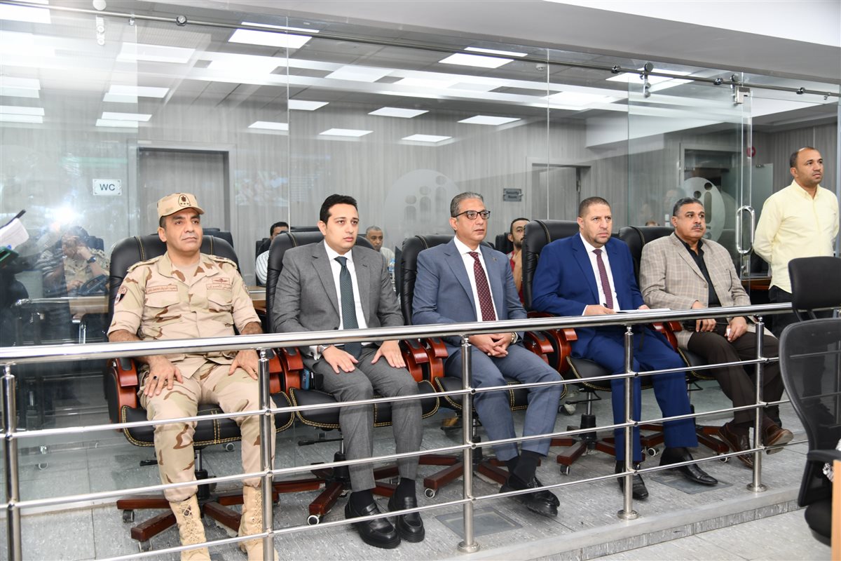مع انطلاق اليوم الثاني لانتخابات مجلس الشيوخ 2025.. محافظ الفيوم يتأكد من تصويت المواطنين عبر مركز السيطرة