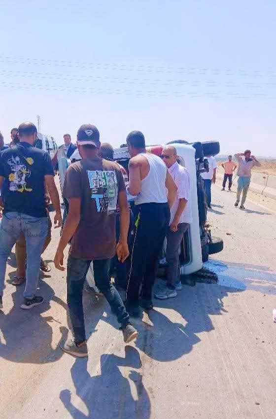 محاولات إنقاذ المصابين 
