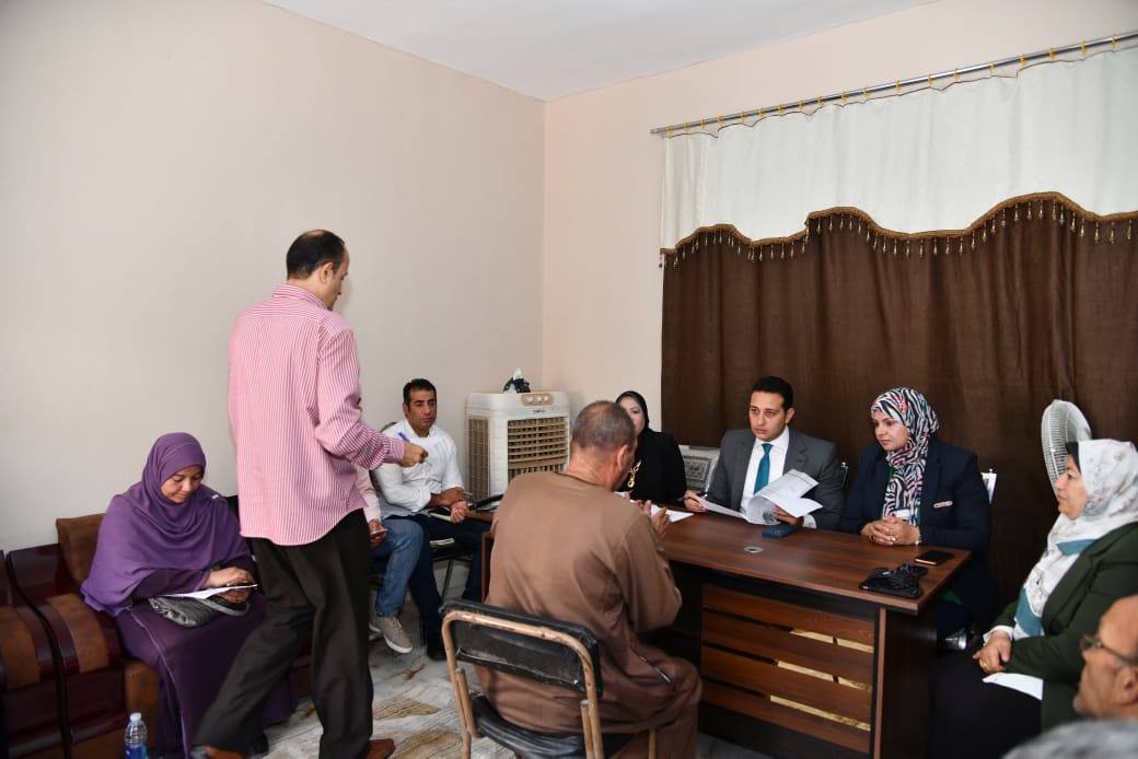 نائب محافظ الفيوم يعقد لقاءً لخدمة المواطنين بقرية طبهار مركز أبشواي