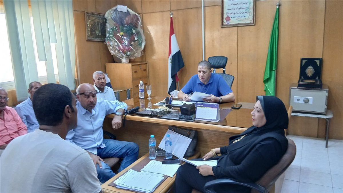 نائب محافظ الفيوم يعقد لقاءً لخدمة المواطنين بقرية طبهار مركز أبشواي