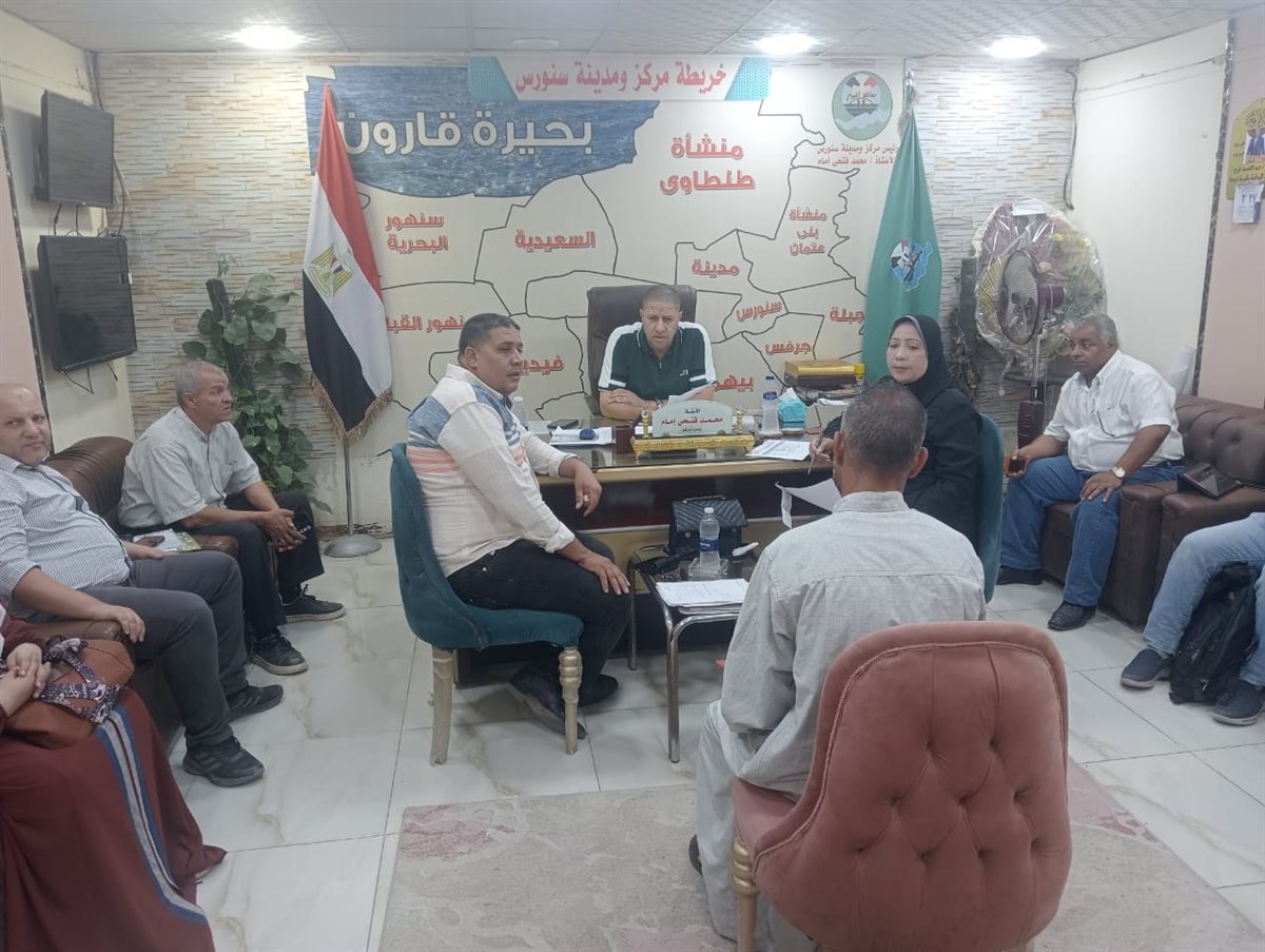 نائب محافظ الفيوم يعقد لقاءً لخدمة المواطنين بقرية طبهار مركز أبشواي