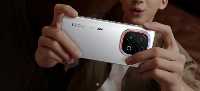 هاتف iQOO 13 Pro