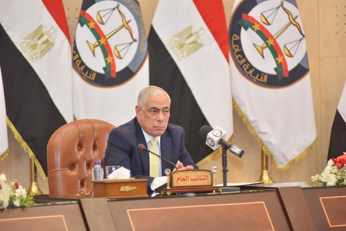 <strong>النائب العام يلتقى الدفعة الأولى من السيدات المرشحات للعمل معاونات بالنيابة العامة</strong>