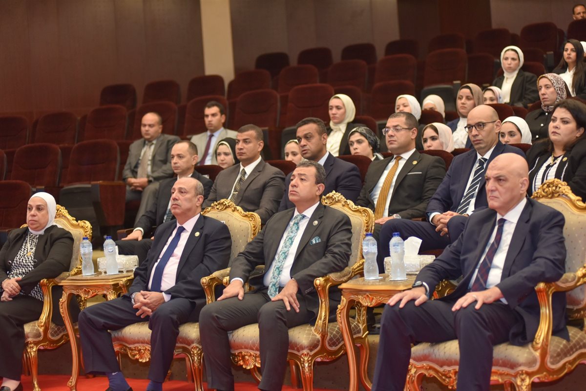 <strong>النائب العام يلتقى الدفعة الأولى من السيدات المرشحات للعمل معاونات بالنيابة العامة</strong>