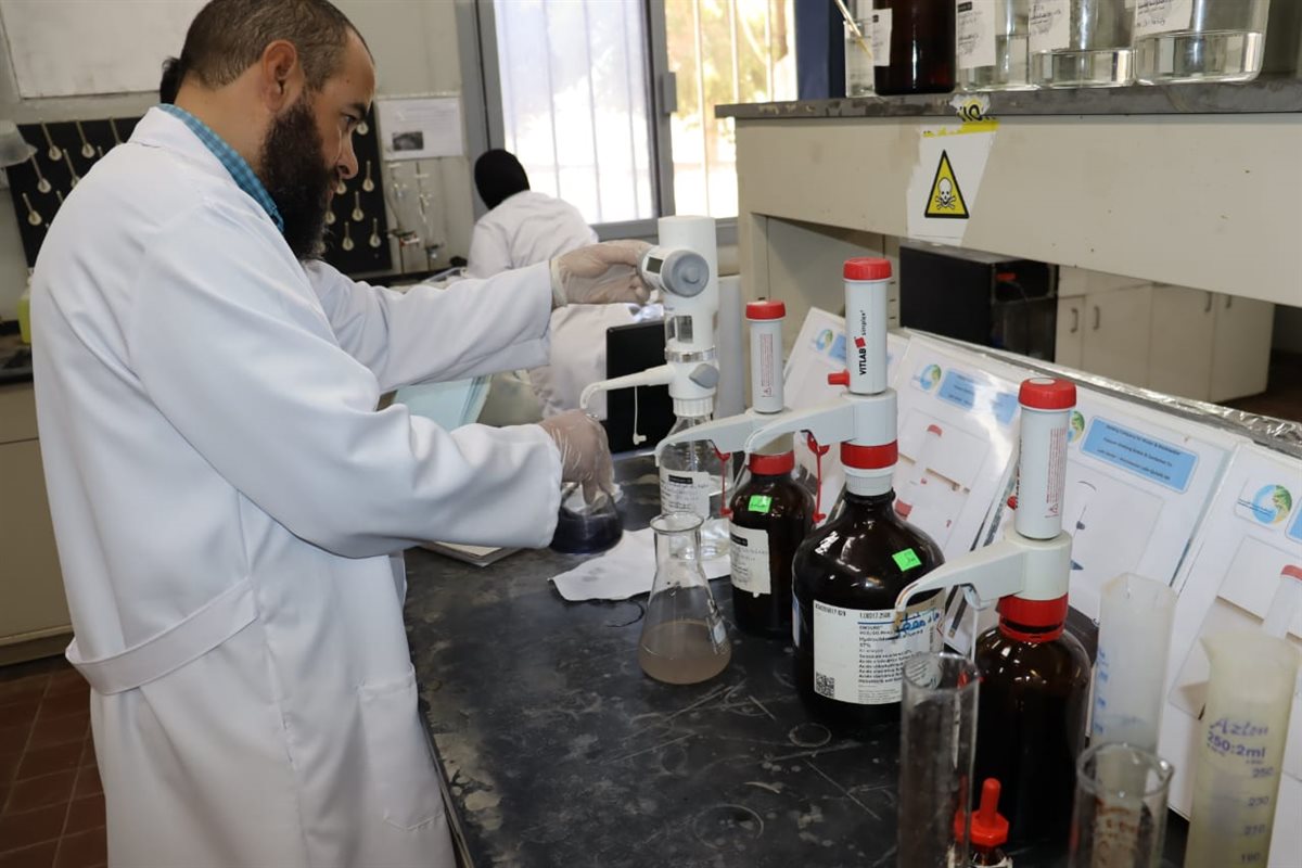 مياه الفيوم تجمع 71 ألف عينة لمتابعة جودة مياه الشرب والصرف الصحي والصناعي بدقة عالية