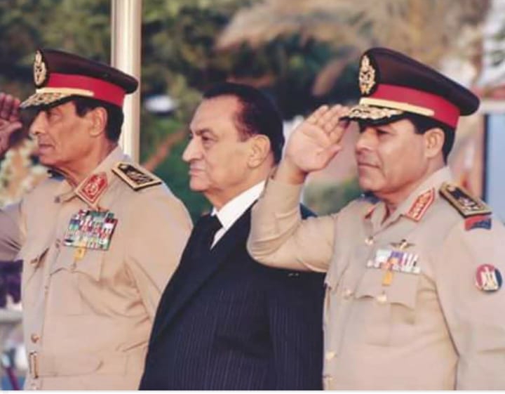 جنازة عسكرية وشعبية.. تشييع جثمان اللواء نجيب عبد السلام قائد الحرس الجمهوري بمسقط رأسه بالفيوم
