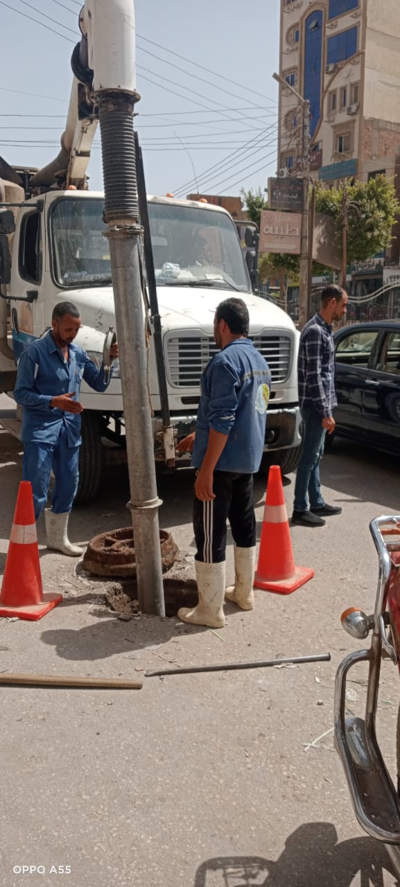 مياه الفيوم: تواصل تنفيذ خطتها الدورية لتطهير شبكات الصرف وصيانة محطات الرفع