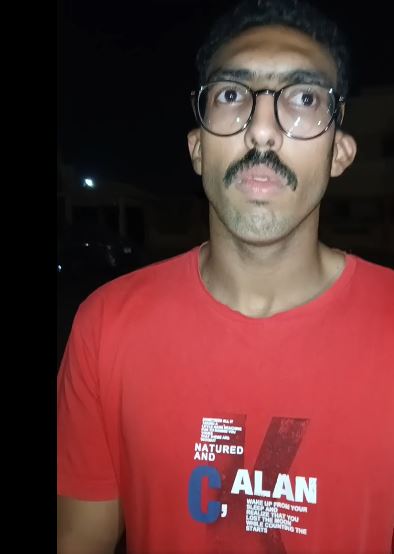 أحد أصدقاء الضحايا 