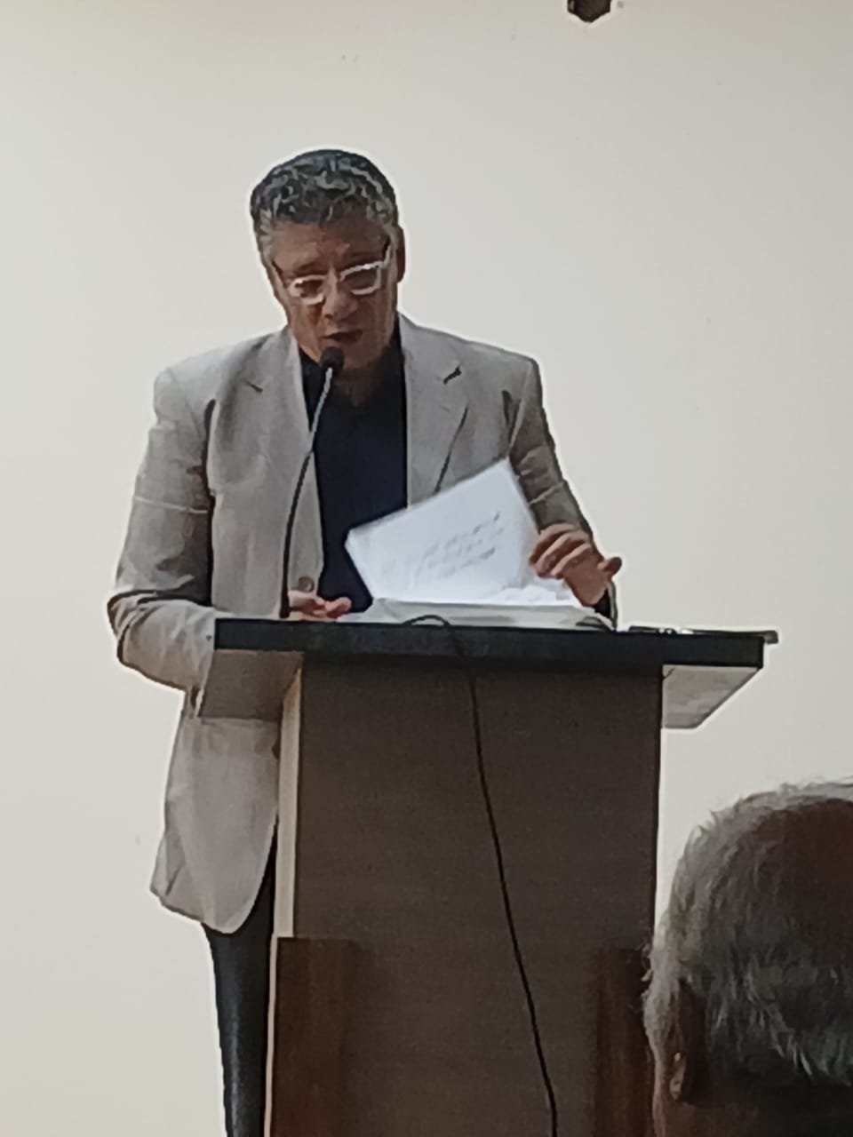 نادى حافظ.. رحلة نحو الشعر