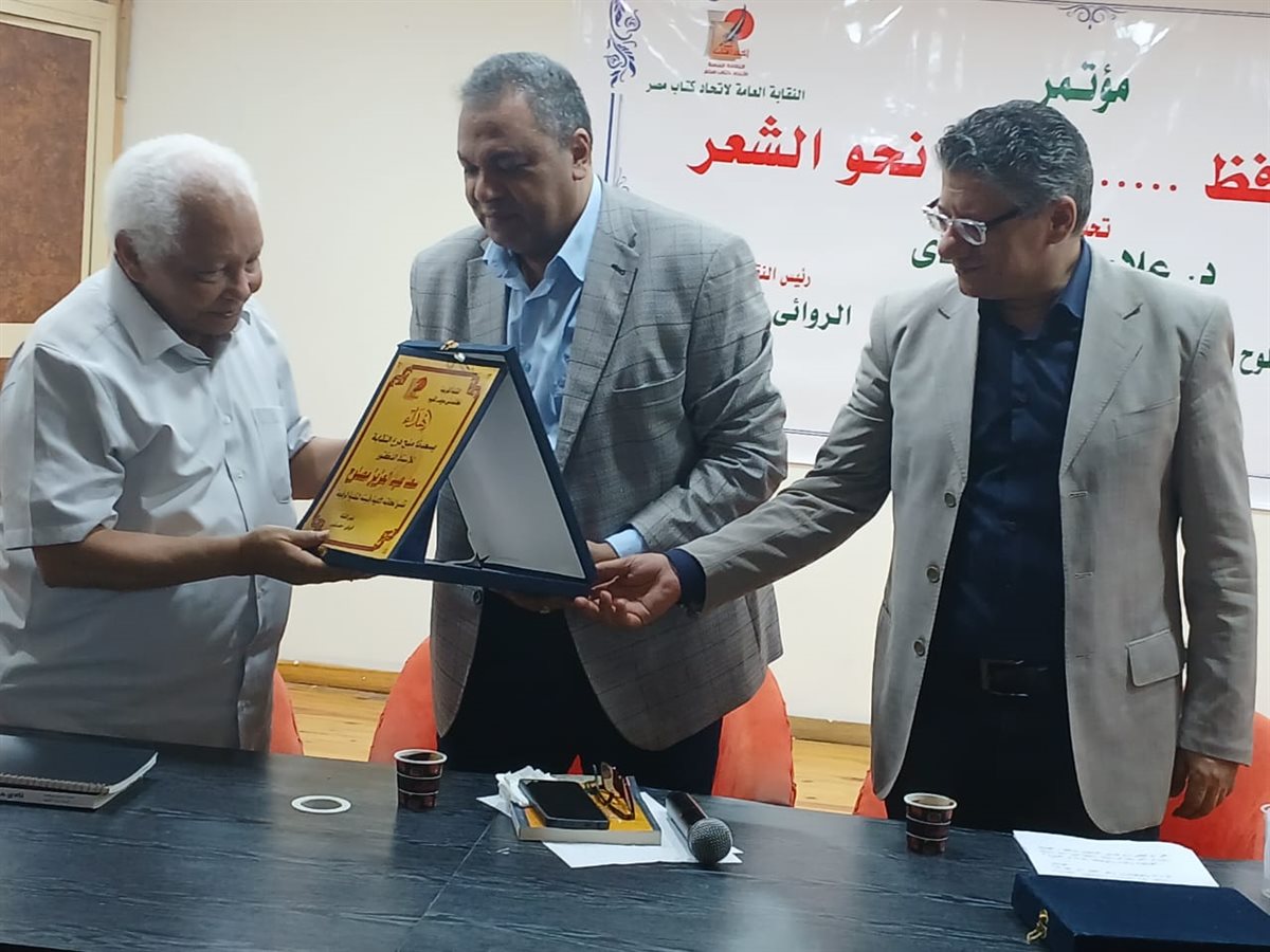 نادى حافظ.. رحلة نحو الشعر