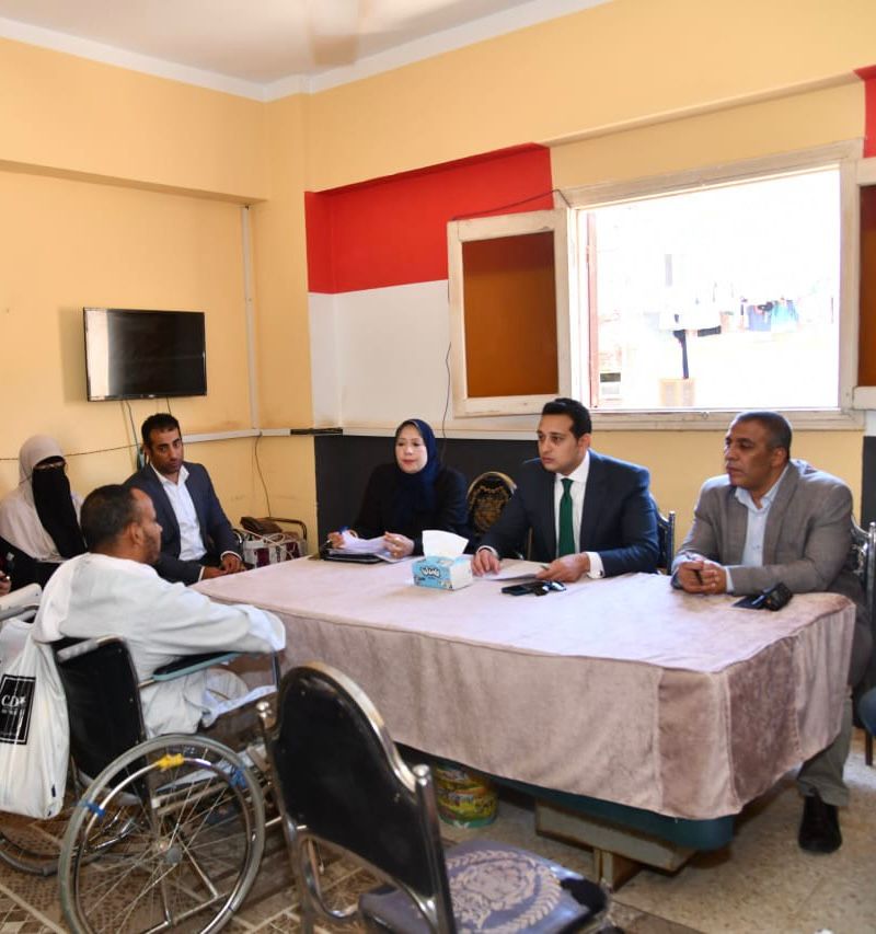 نائب المحافظ يعقد لقاءً لخدمة المواطنين بقرية تلات بمركز الفيوم