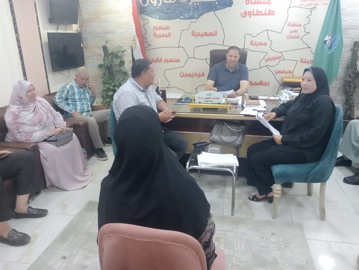 نائب المحافظ يعقد لقاءً لخدمة المواطنين بقرية تلات بمركز الفيوم