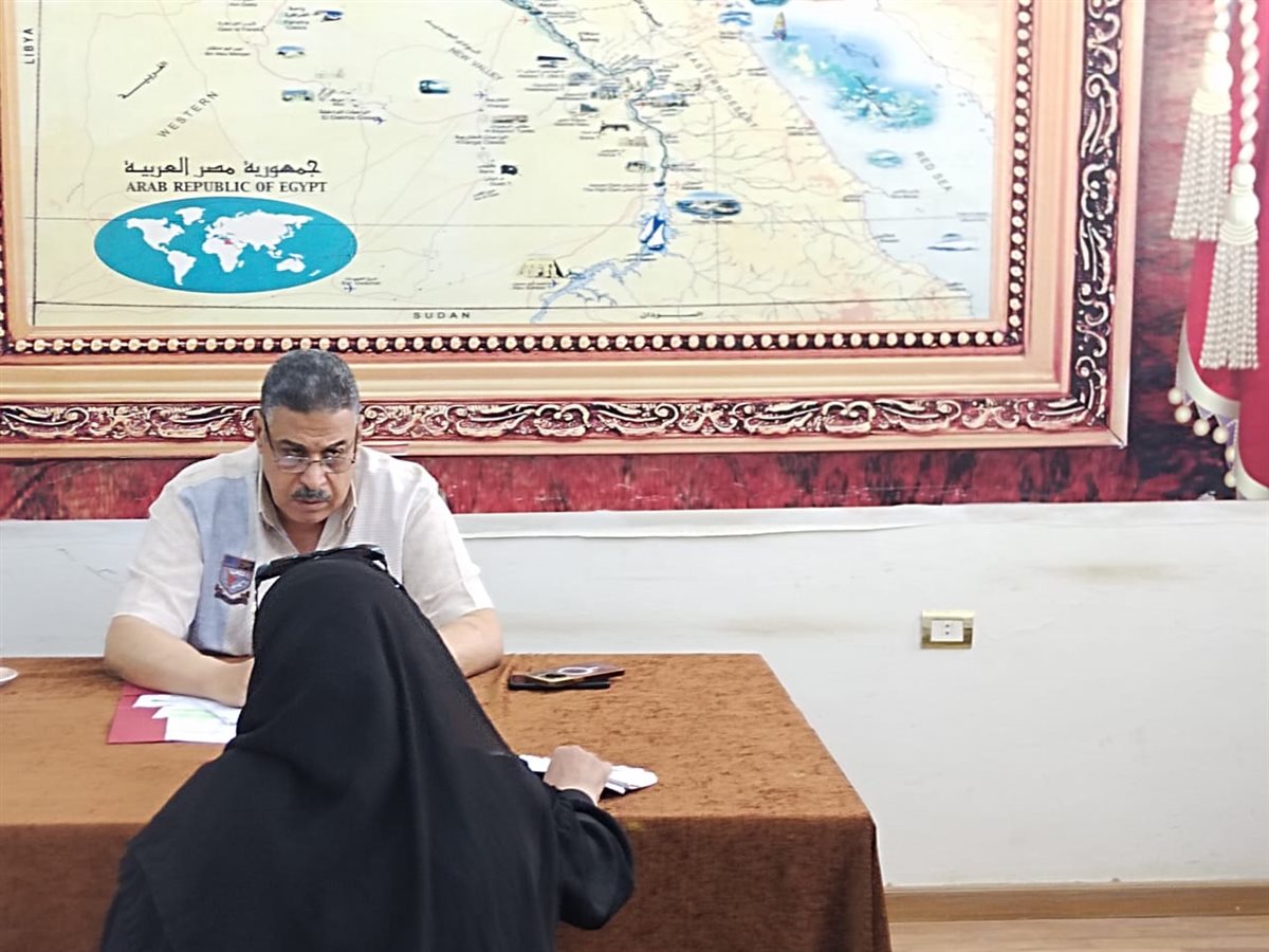 نائب المحافظ يعقد لقاءً لخدمة المواطنين بقرية تلات بمركز الفيوم