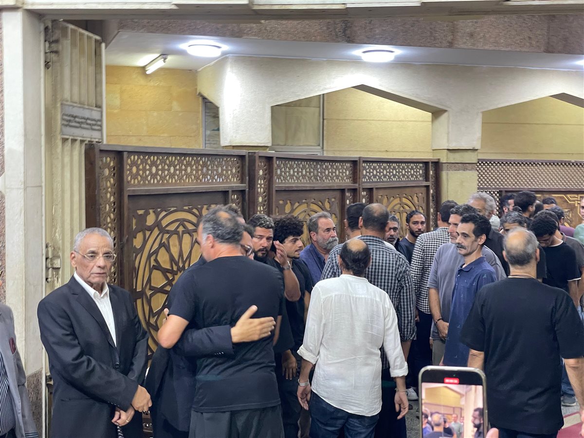 عزاء مدير التصوير تيمور تيمور في مسجد الحامدية الشاذلية بحضور نجوم الفن
