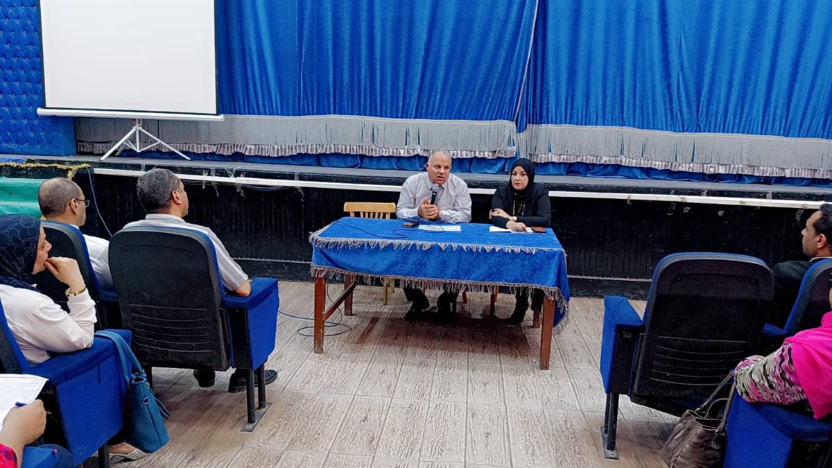 ندوات توعوية لنشر الوعي لدى الطلاب وأولياء الأمور بمدارس الفيوم حول نظام البكالوريا المصرية