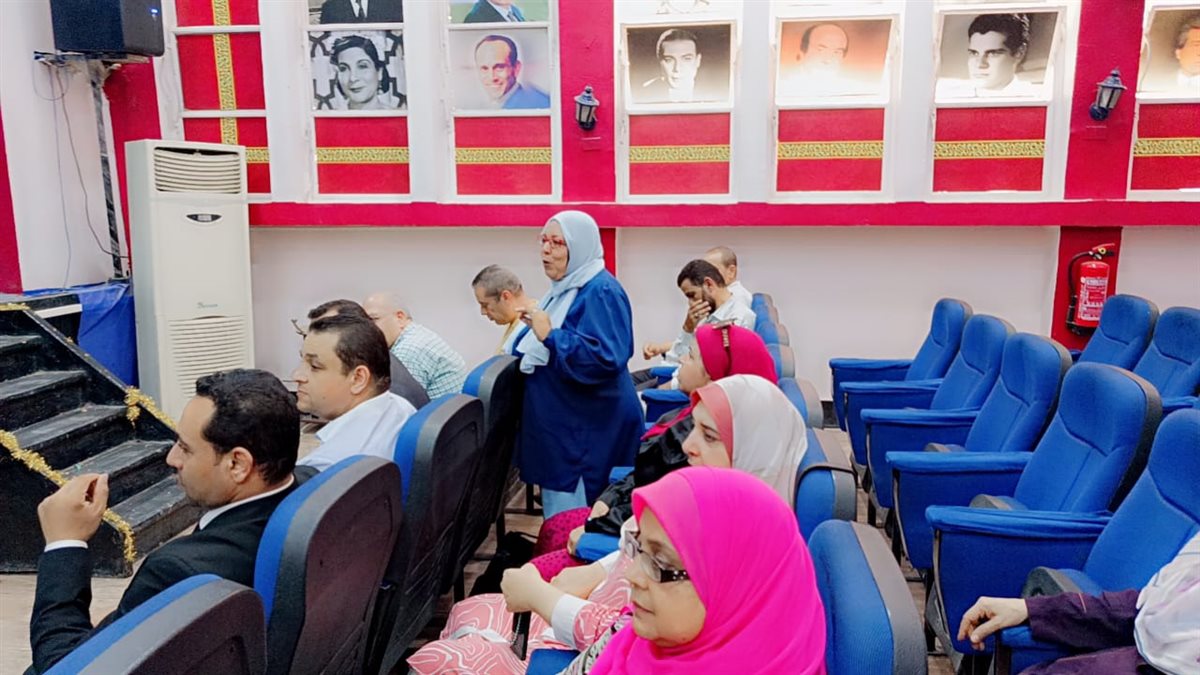 ندوات توعوية لنشر الوعي لدى الطلاب وأولياء الأمور بمدارس الفيوم حول نظام البكالوريا المصرية