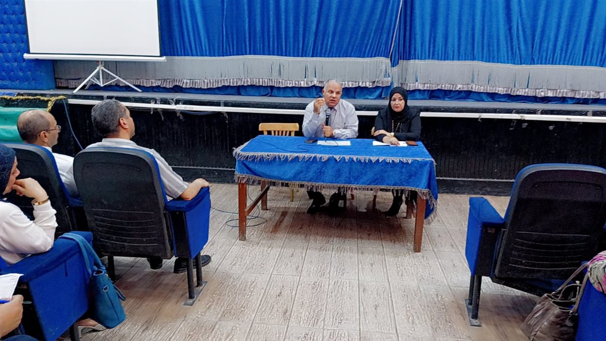 ندوات توعوية لنشر الوعي لدى الطلاب وأولياء الأمور بمدارس الفيوم حول نظام البكالوريا المصرية