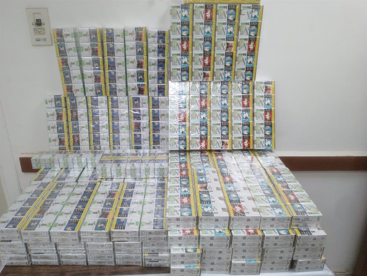 تموين الفيوم يضبط 1000 علبة سجائر و269 جركن زيوت سيارات مجهولة المصدر 