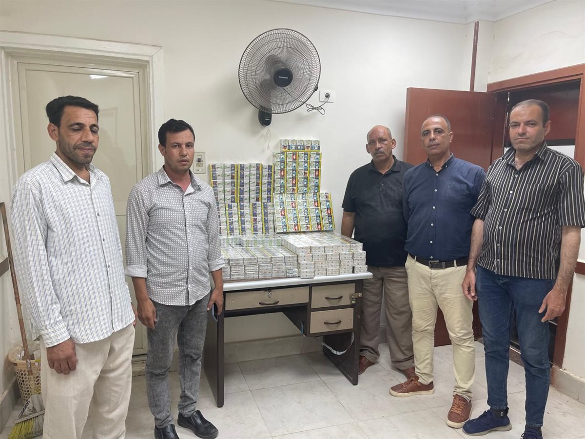 تموين الفيوم يضبط 1000 علبة سجائر و269 جركن زيوت سيارات مجهولة المصدر <br> 