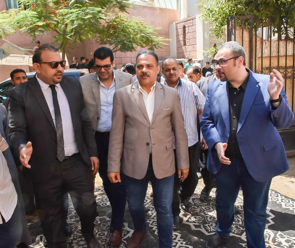 محافظ الشرقية يتفقد أعمال القافلة الطبية