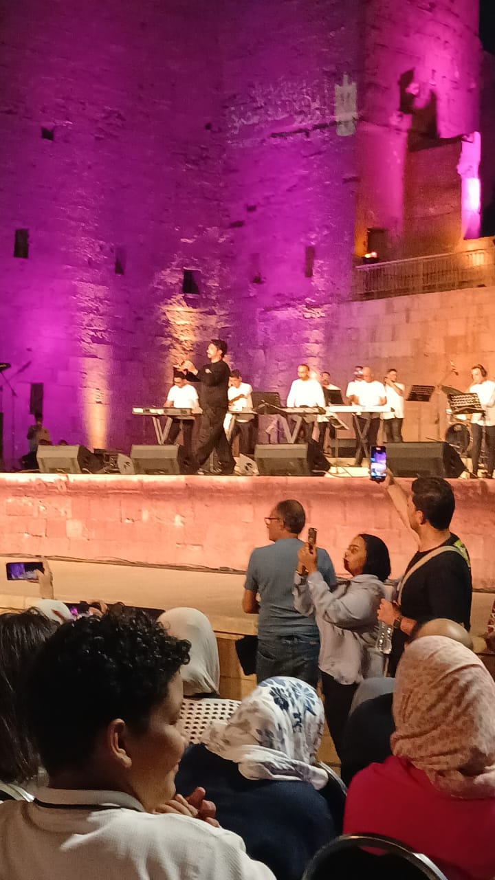 مصطفى حجاج في حفله بمهرجان القلعة