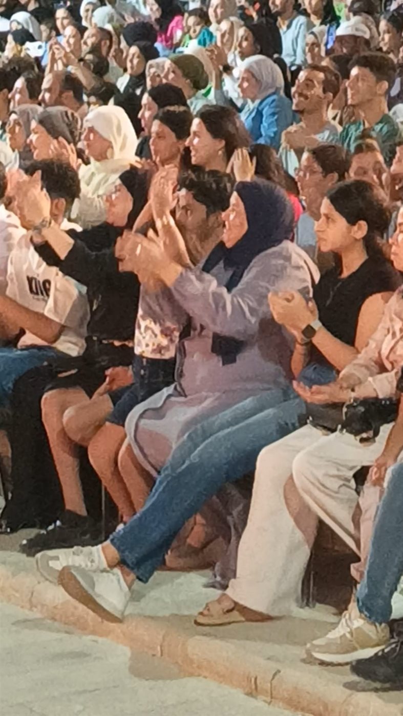 والدة مصطفى حجاج في حفل نجلها بمهرجان القلعة