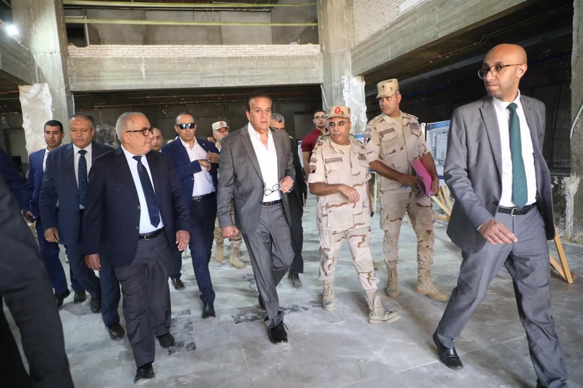 الدكتور خالد عبدالغفار وزير الصحة في جولة تفقدية لمستشفي العاصمة الادارية ٢