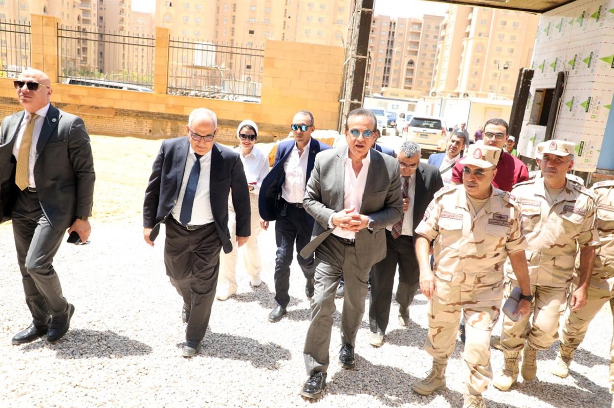 الدكتور خالد عبدالغفار وزير الصحة في جولة تفقدية لمستشفي العاصمة الادارية ٢
