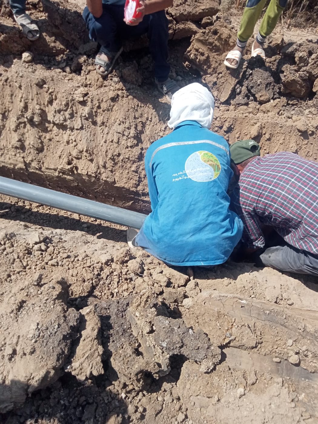 مياه الفيوم تمد خطوط جديدة لعزبة العمدة وعلام للقضاء على ضعف مياه الشرب