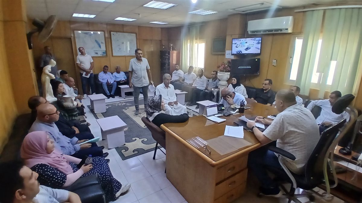 السكرتير العام الفيوم يناقش العديد من الشكاوى والمطالب الجماهيرية بطامية 