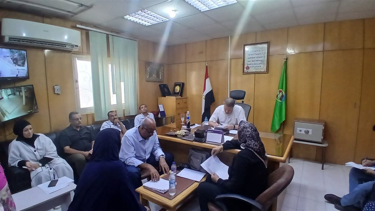 السكرتير العام الفيوم يناقش العديد من الشكاوى والمطالب الجماهيرية بطامية 