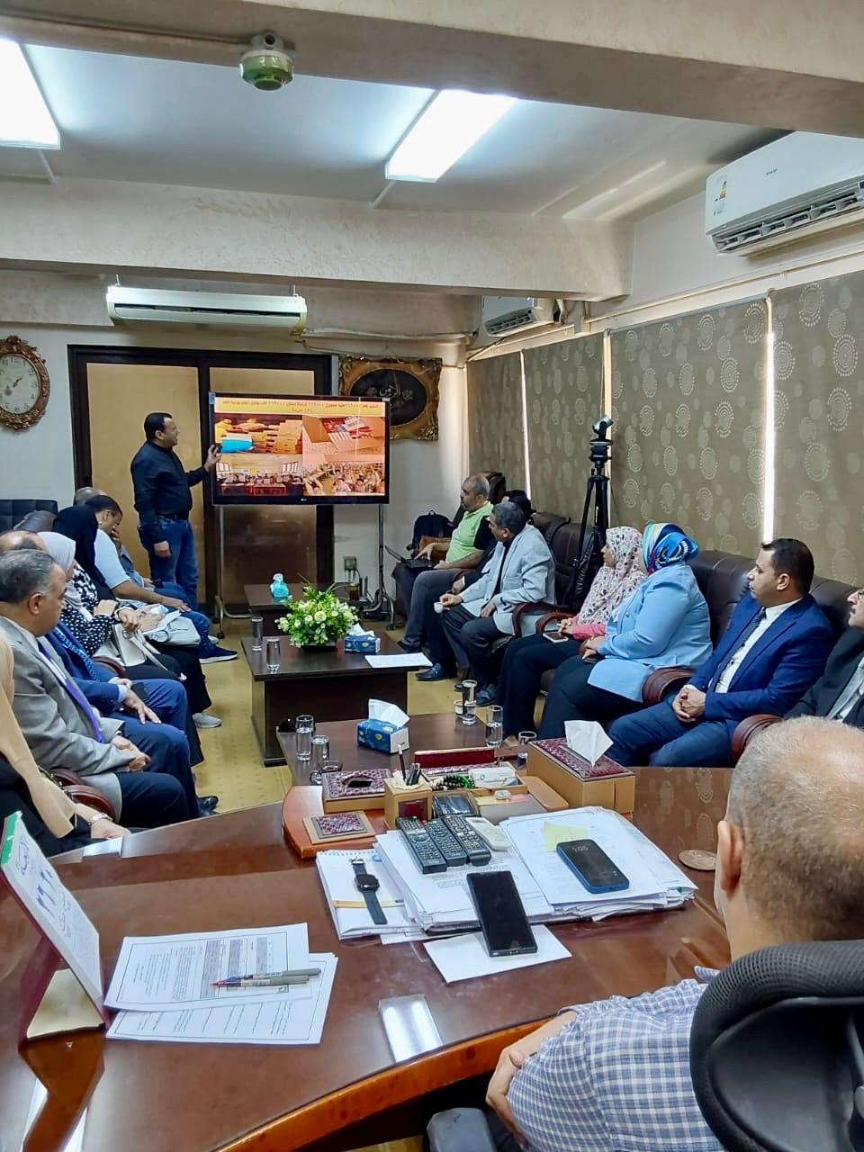 مياه الفيوم تناقش الأنشطة الصيفية داخل المدارس ضمن برنامج