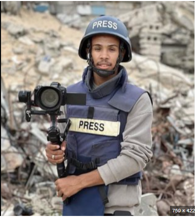 <strong>الصحفي محمد سلامة</strong>