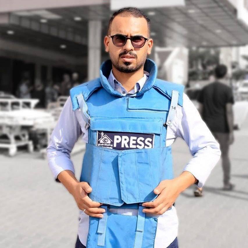 <strong>الصحفي أحمد أبو عزيز</strong>