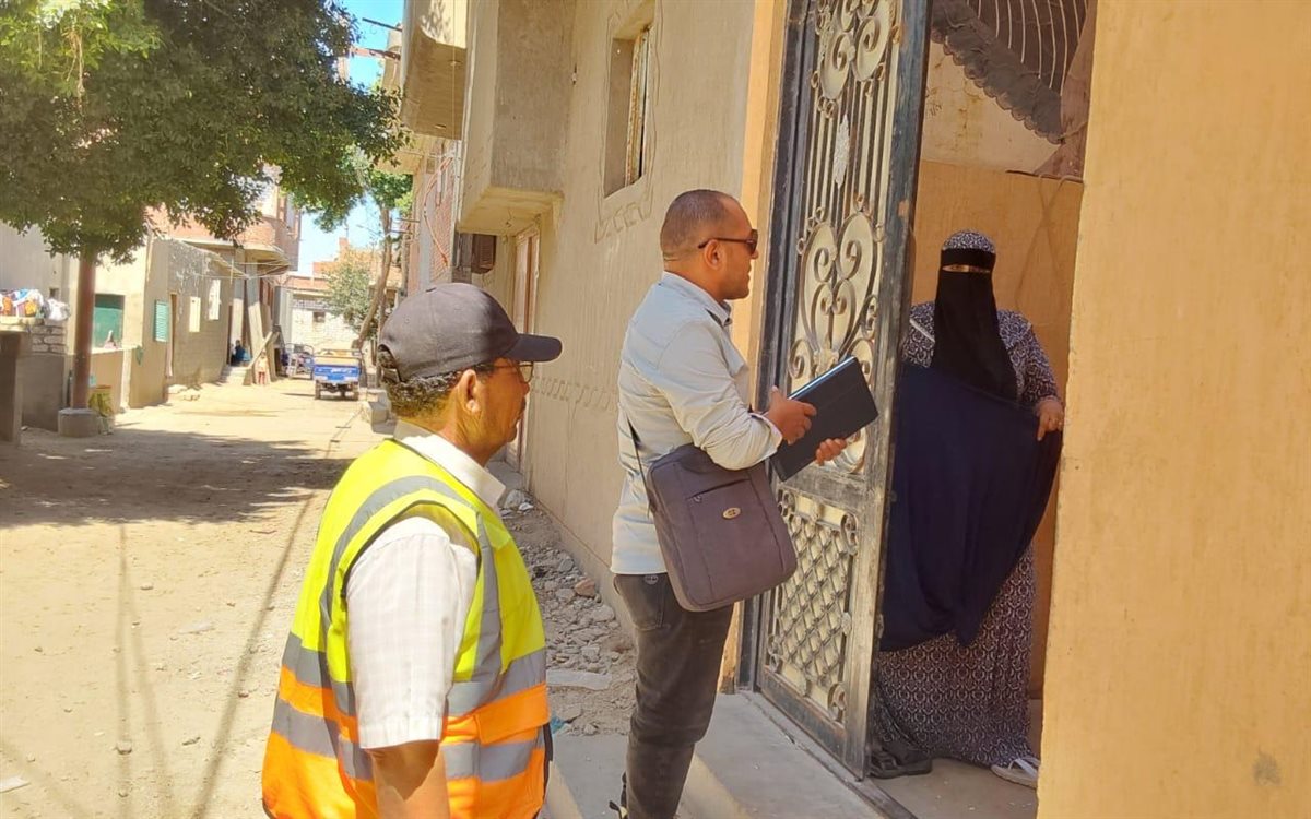 مياه الفيوم تواصل حملات طرق الأبواب لتعريف المواطنين بمشروعات توسعات الصرف الصحي وتعزيز المشاركة المجتمعية”