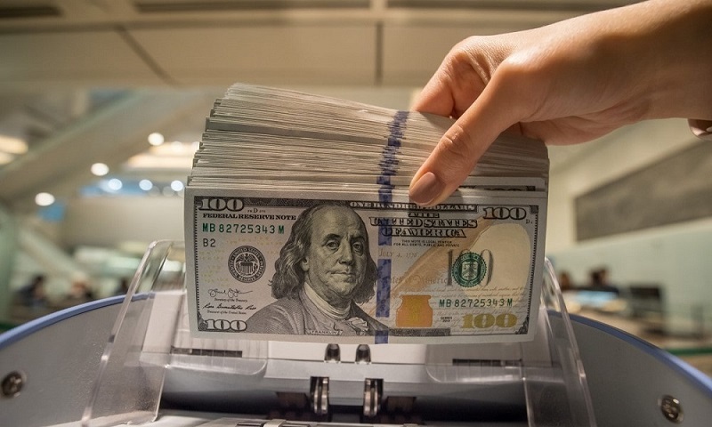 <strong>بعد قرار البنك المركزي.. ما تأثير خفض الفائدة على سعر الدولار في مصر؟</strong>