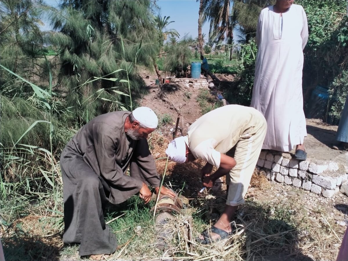 رئيس مركز ابشواى توجه برفع ماكينة ري مخالفة بالوحدة المحلية المحلية بابو شنب أثناء الجولة الميدانية
