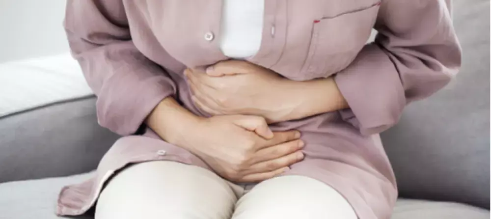 <strong>أسباب تقلصات البطن المتكررة وطرق العلاج</strong>