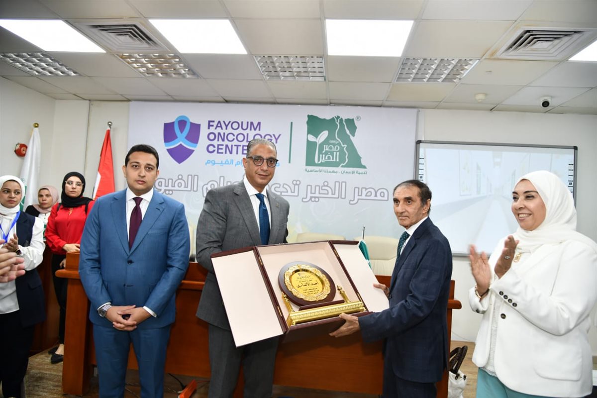 يخدم 12 مليون مواطن بالصعيد محافظ الفيوم يتفقد التجهيزات الطبية لمركز الأورام