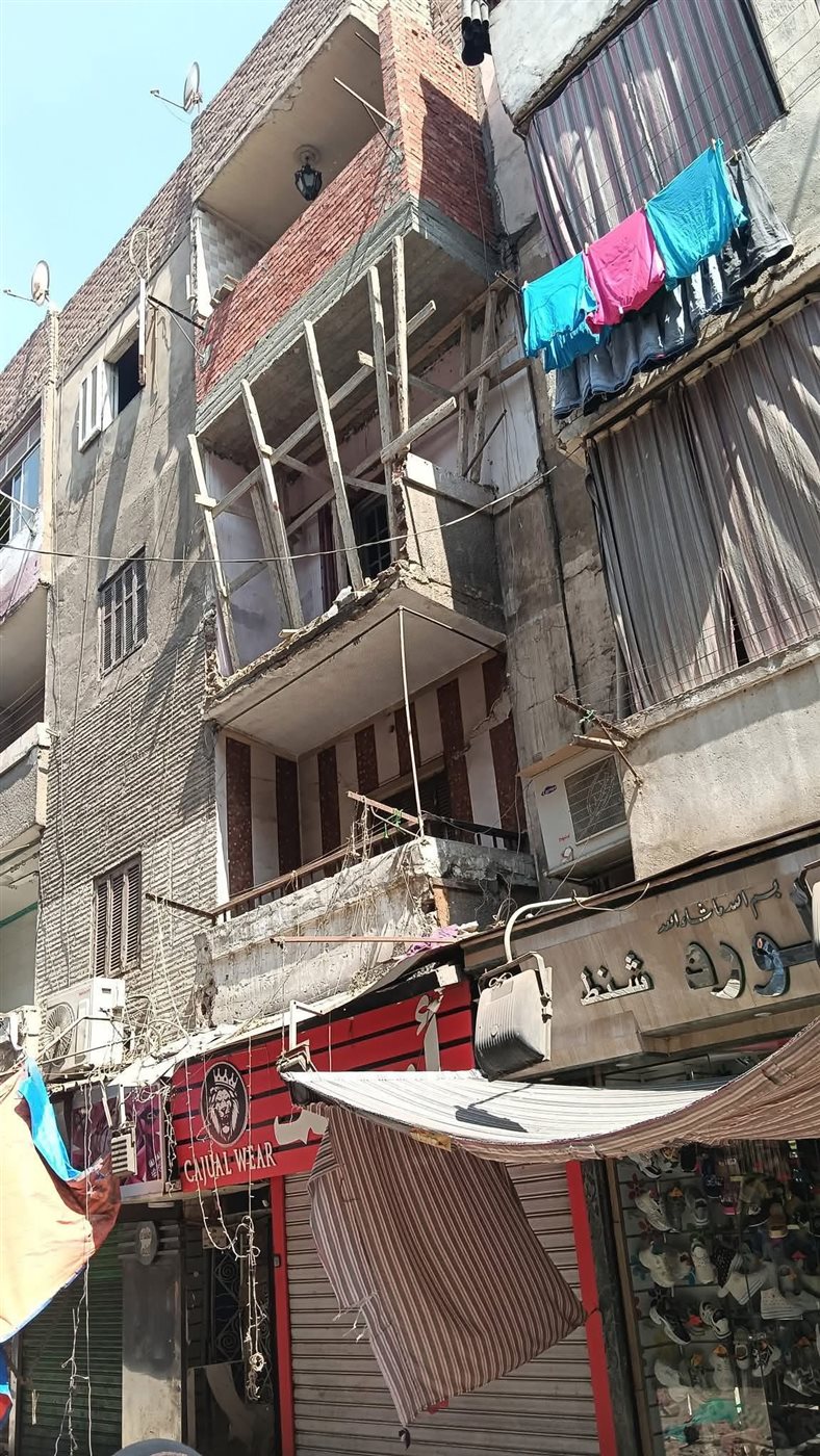 <strong>سقوط بلكونة عقار على سيدة بحدائق القبة</strong>