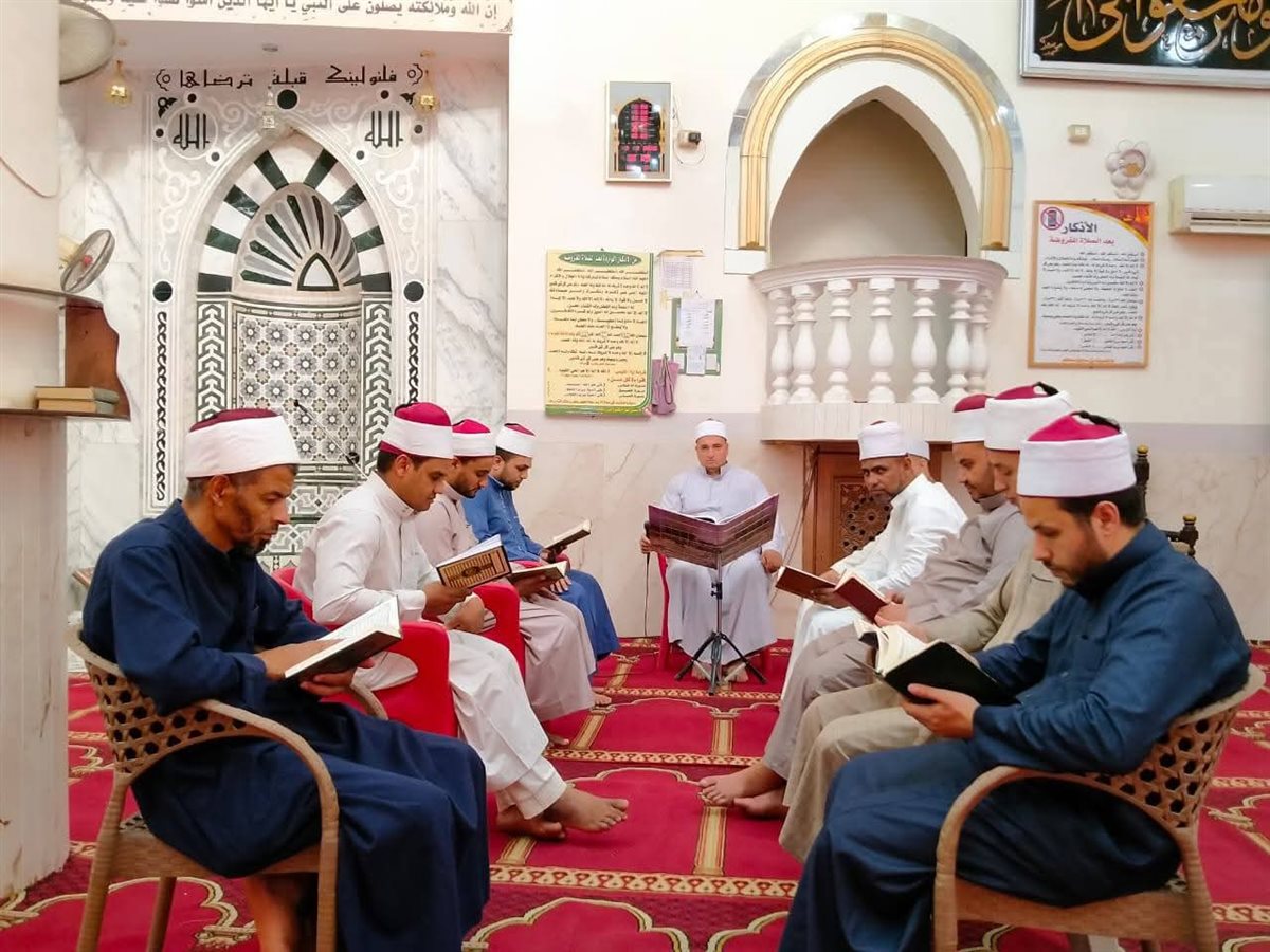 مقارئ الأئمة تزين مساجد الفيوم في شهر ميلاد الحبيب