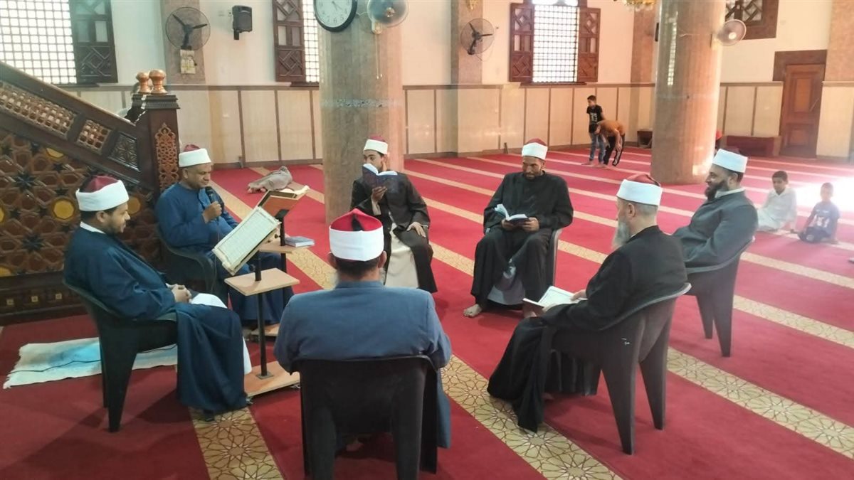 مقارئ الأئمة تزين مساجد الفيوم في شهر ميلاد الحبيب